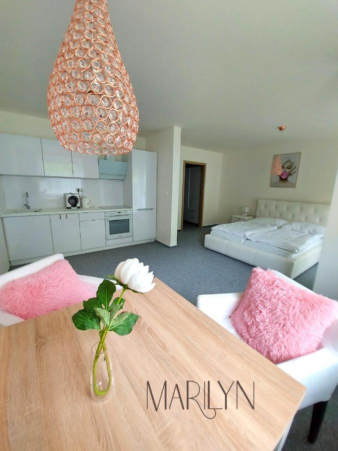 The Meetinka Apartments Есеник Экстерьер фото